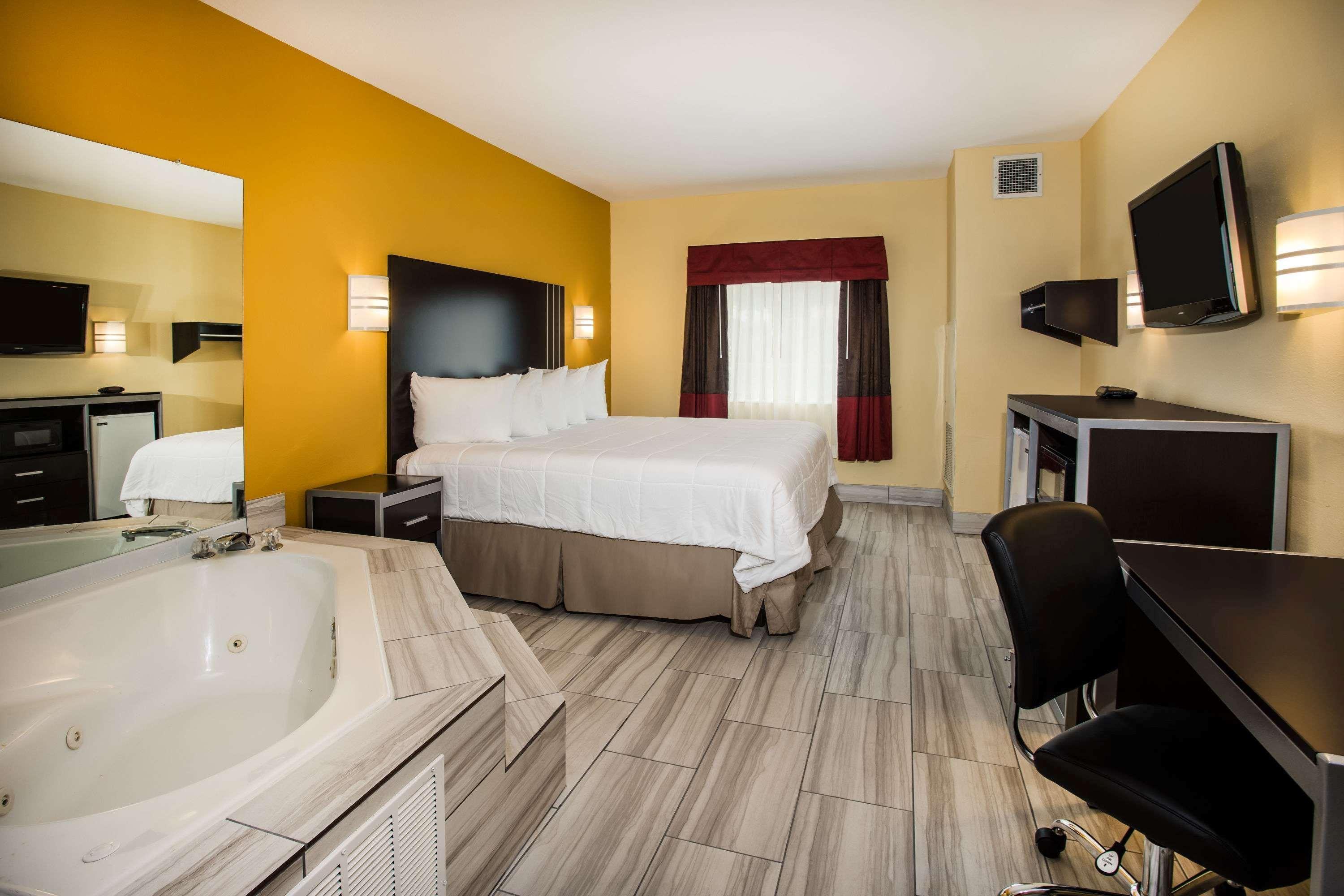 Days Inn & Suites By Wyndham Augusta Near Fort Eisenhower Eksteriør billede