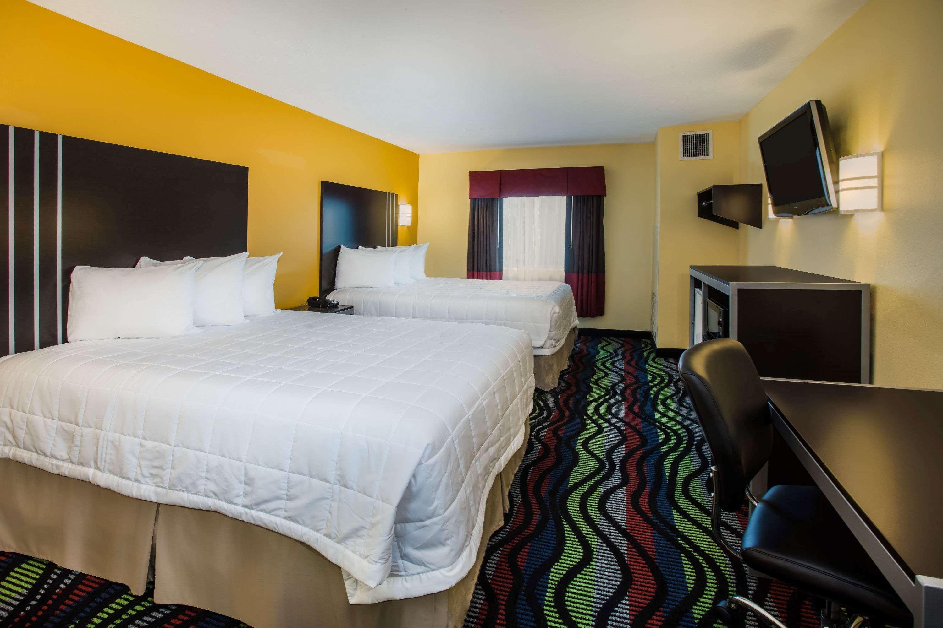 Days Inn & Suites By Wyndham Augusta Near Fort Eisenhower Eksteriør billede