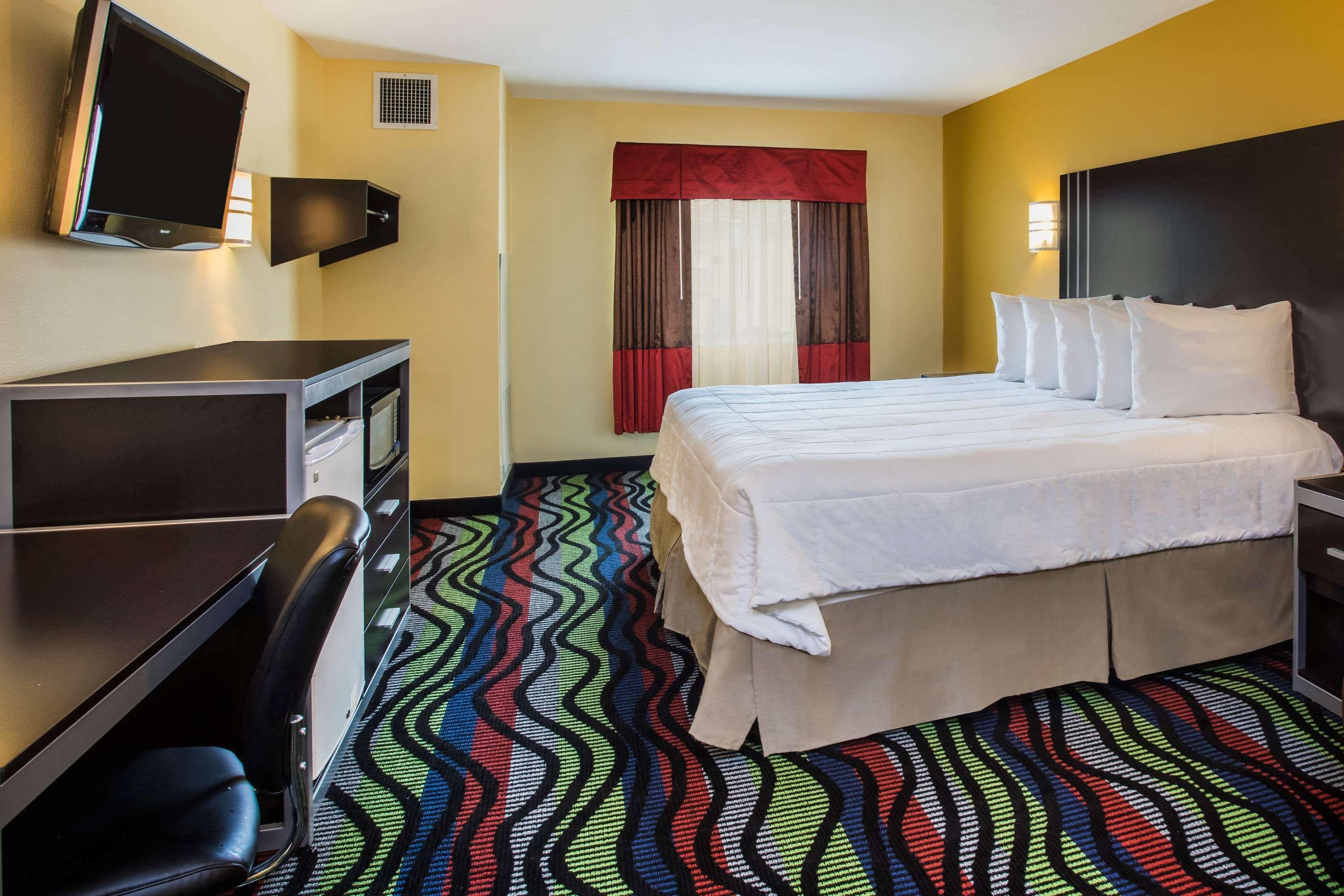 Days Inn & Suites By Wyndham Augusta Near Fort Eisenhower Eksteriør billede