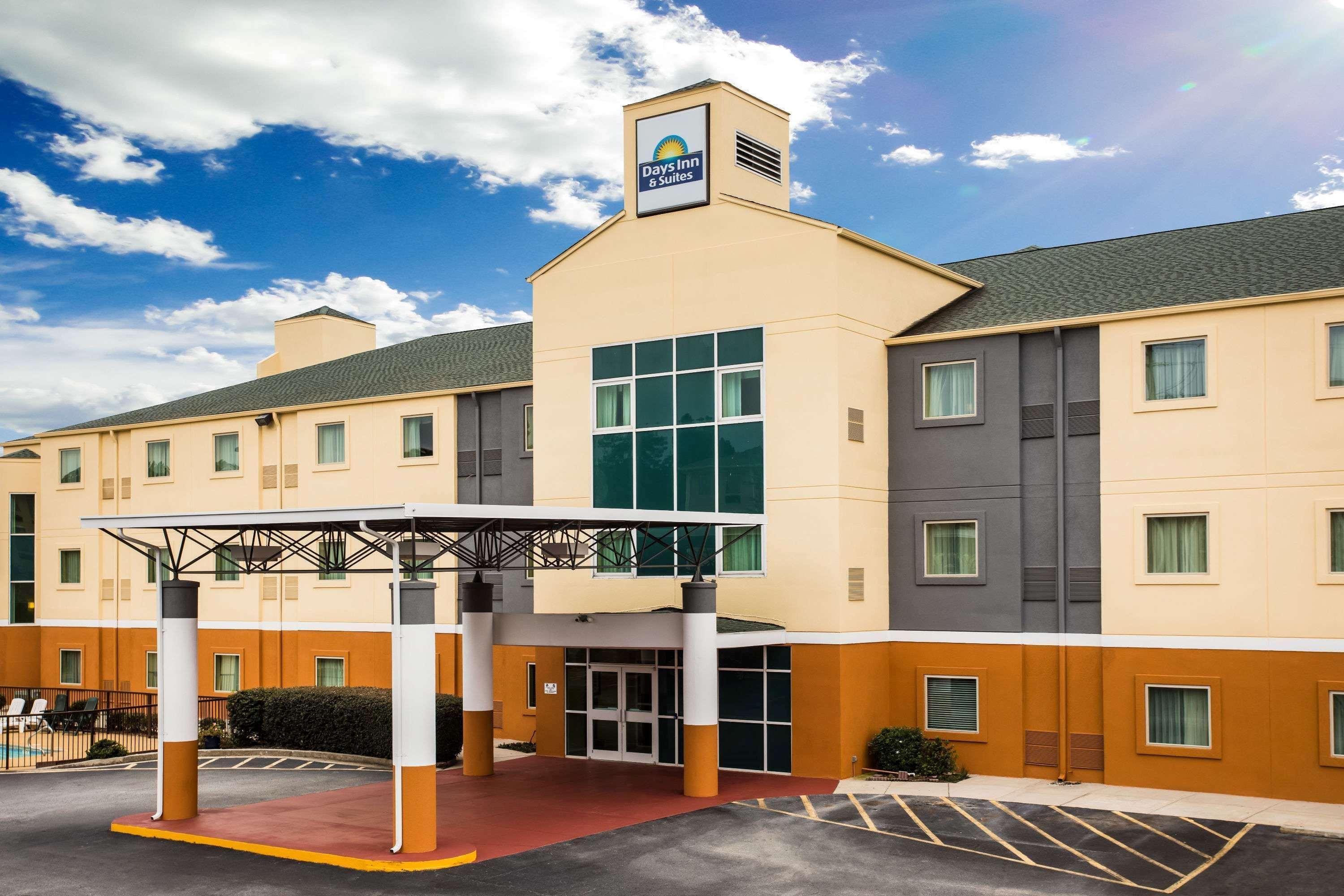 Days Inn & Suites By Wyndham Augusta Near Fort Eisenhower Eksteriør billede