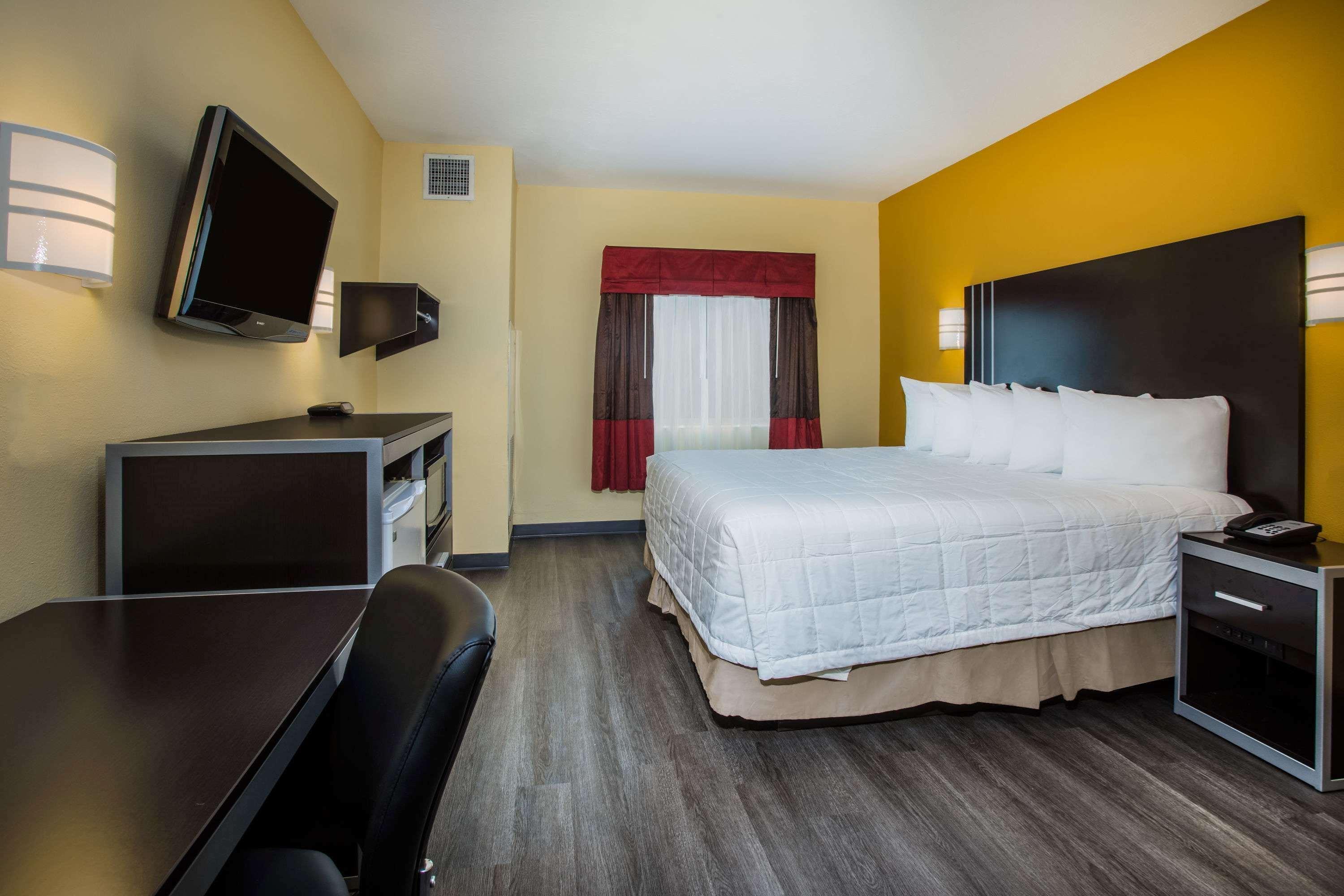 Days Inn & Suites By Wyndham Augusta Near Fort Eisenhower Eksteriør billede