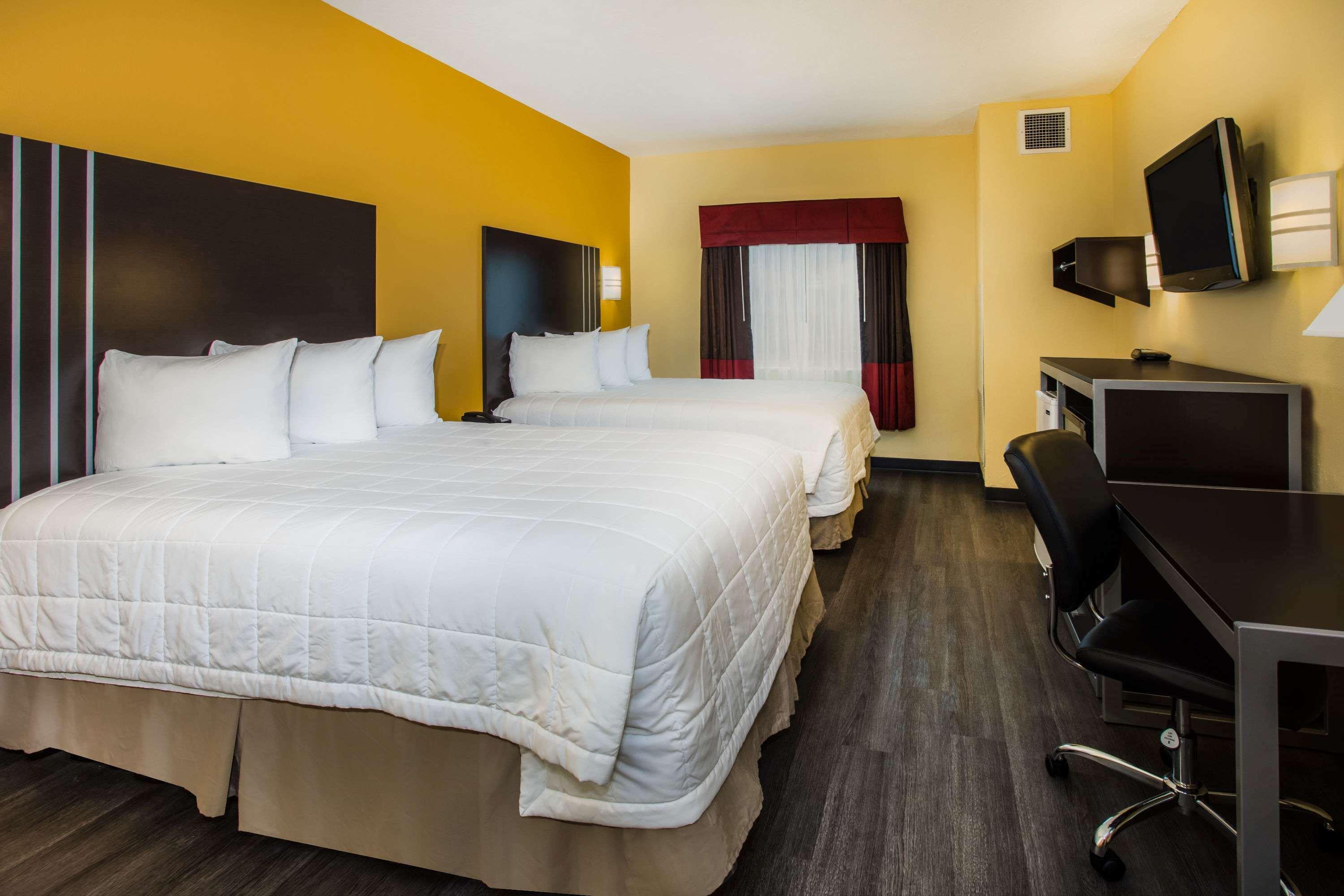 Days Inn & Suites By Wyndham Augusta Near Fort Eisenhower Eksteriør billede