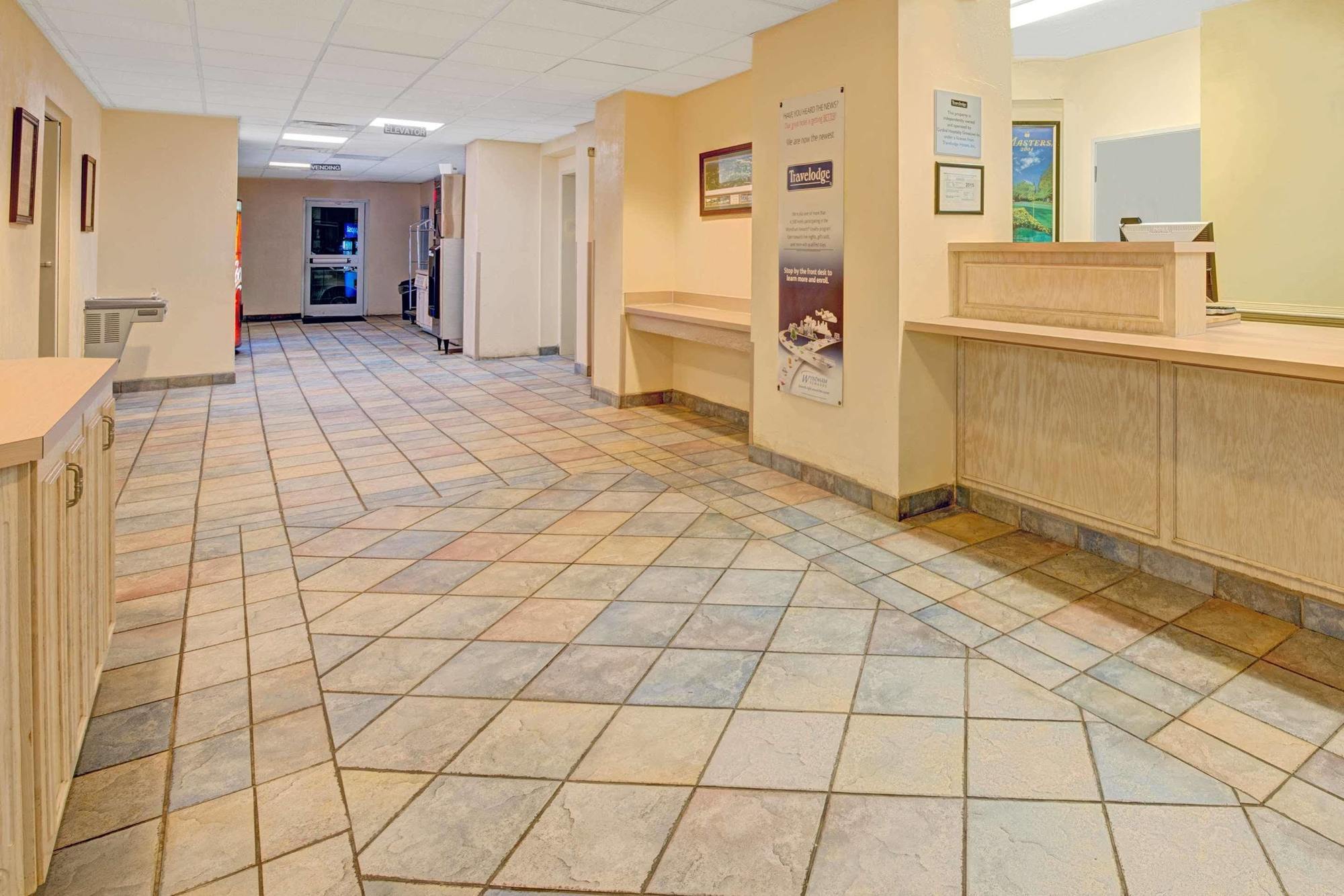 Days Inn & Suites By Wyndham Augusta Near Fort Eisenhower Eksteriør billede
