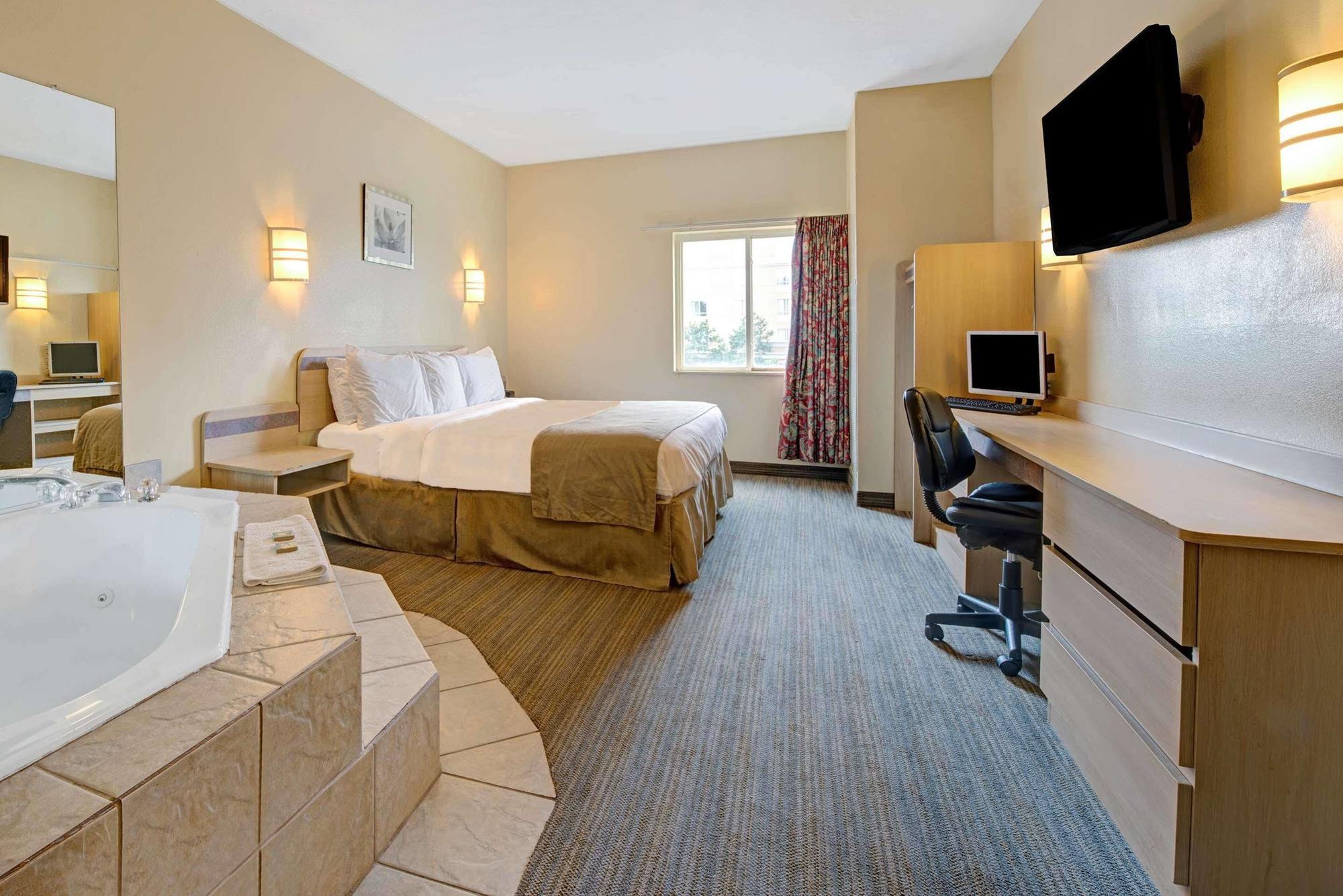 Days Inn & Suites By Wyndham Augusta Near Fort Eisenhower Eksteriør billede