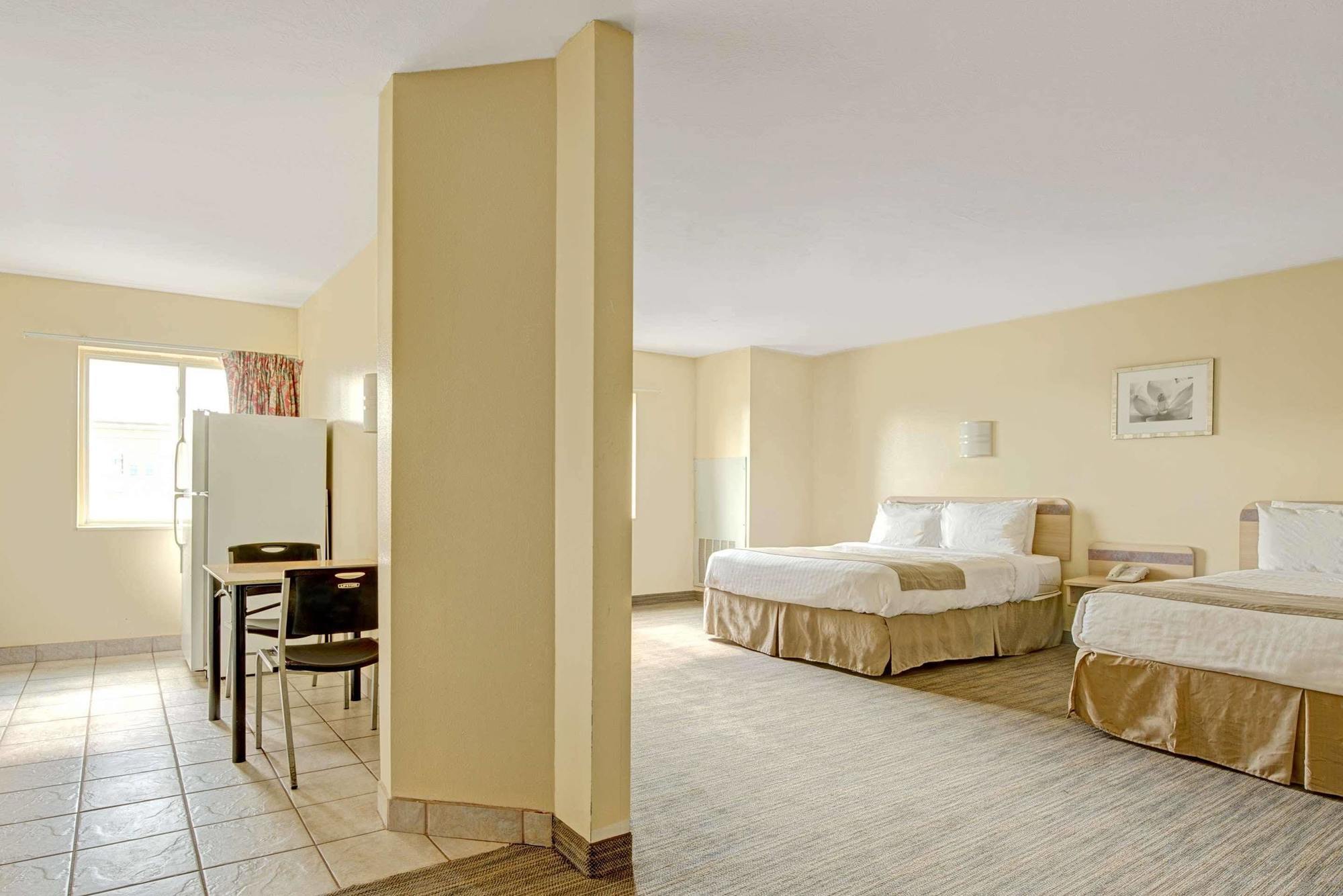 Days Inn & Suites By Wyndham Augusta Near Fort Eisenhower Eksteriør billede