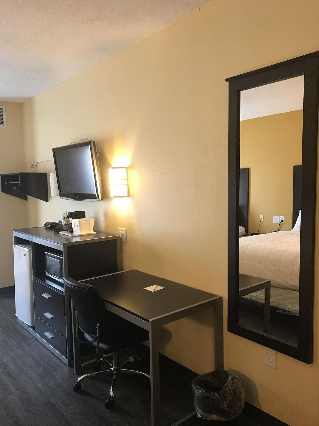 Days Inn & Suites By Wyndham Augusta Near Fort Eisenhower Eksteriør billede