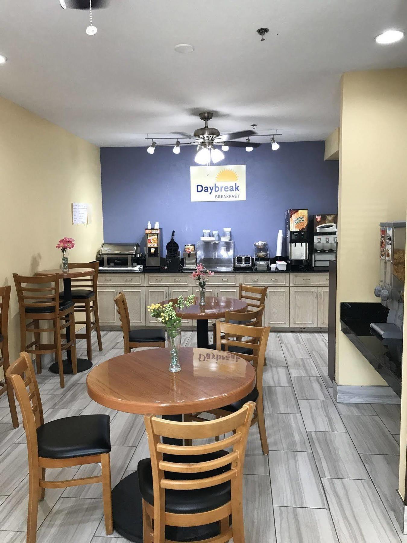 Days Inn & Suites By Wyndham Augusta Near Fort Eisenhower Eksteriør billede