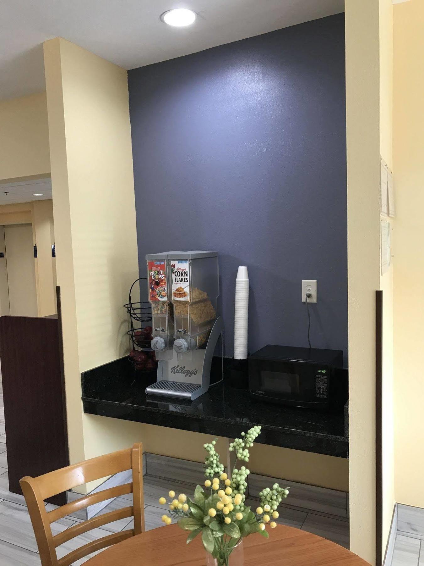 Days Inn & Suites By Wyndham Augusta Near Fort Eisenhower Eksteriør billede