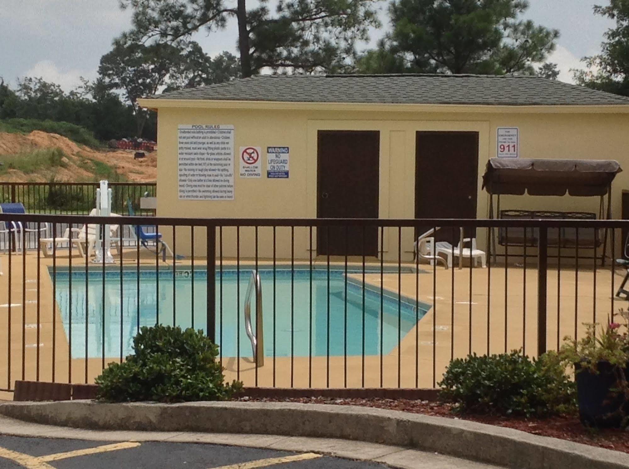 Days Inn & Suites By Wyndham Augusta Near Fort Eisenhower Eksteriør billede
