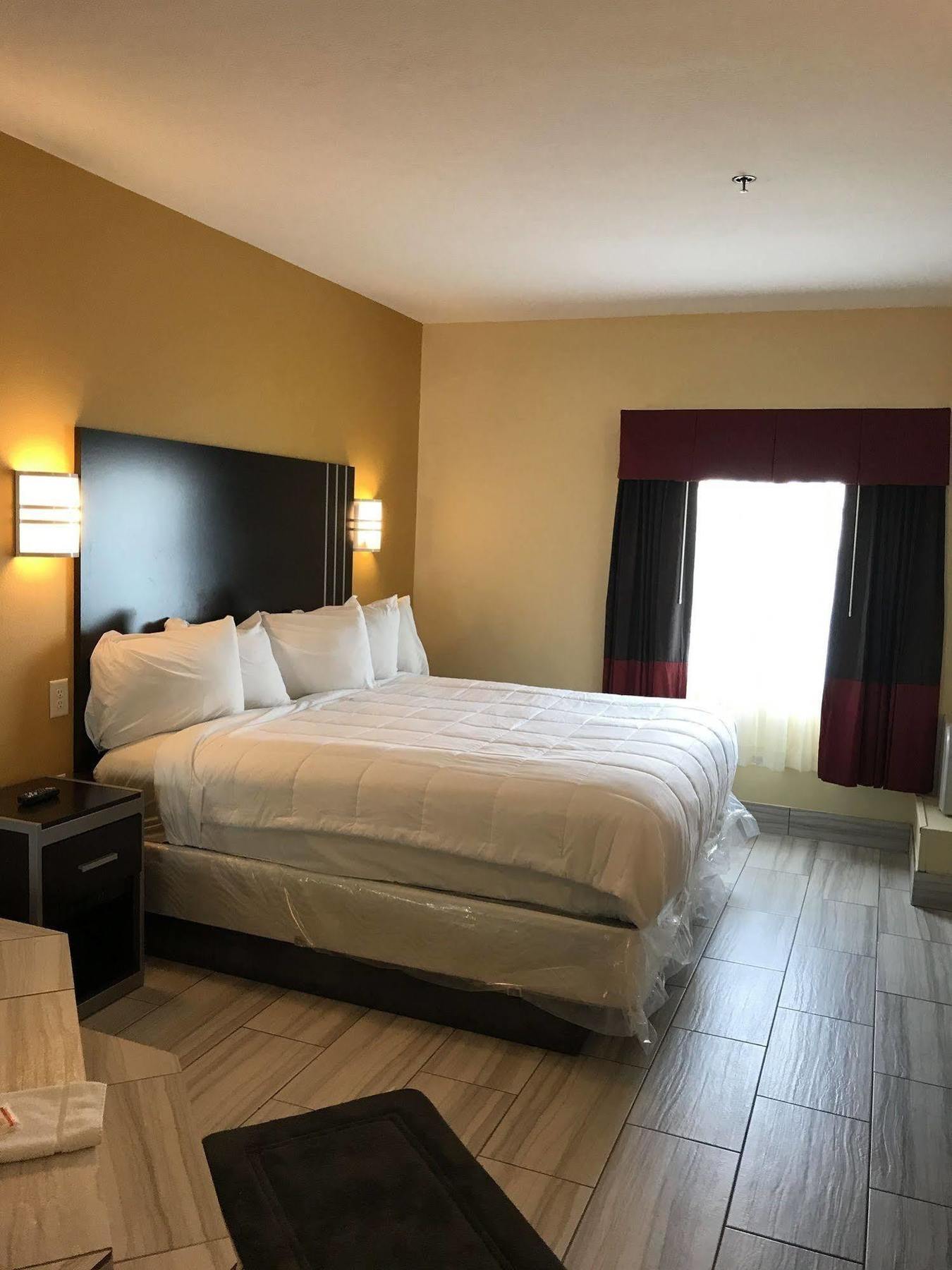 Days Inn & Suites By Wyndham Augusta Near Fort Eisenhower Eksteriør billede