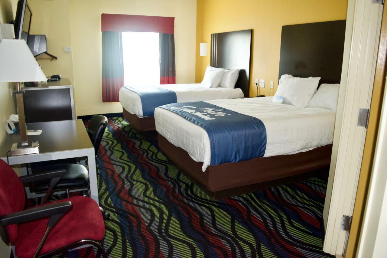 Days Inn & Suites By Wyndham Augusta Near Fort Eisenhower Eksteriør billede